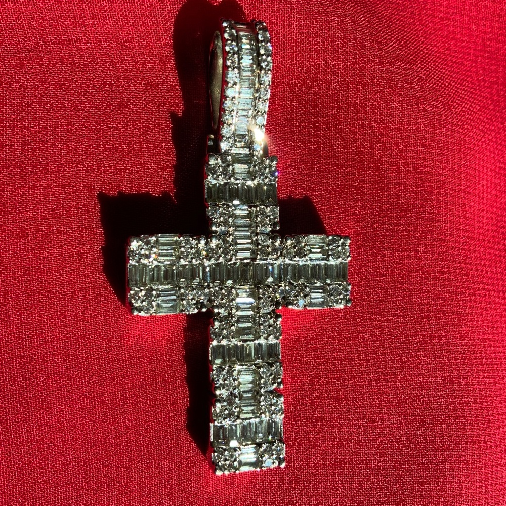 14k white gold Diamond cross pendent